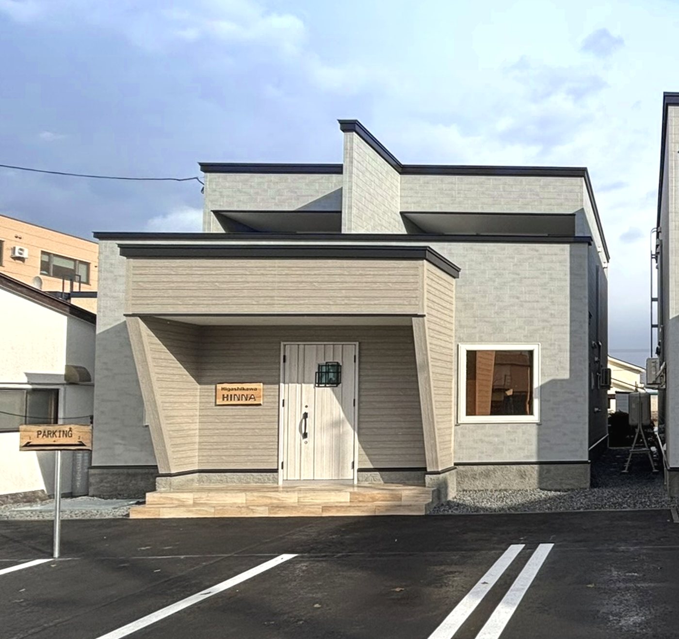 東川ヒンナ 外観